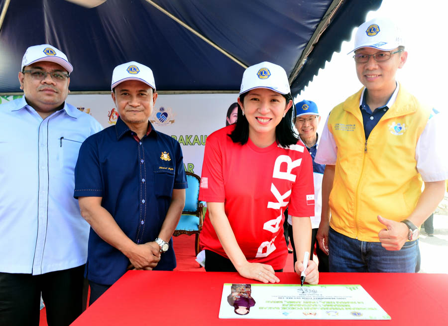 PROJEK PENANAMAN POKOK BAKAU BERSAMA MASYARAKAT 6