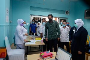 Lawatan kerja ke Pusat Pemberian Vaksin PPV Hospital Sultanah Aminah Johor Bahru 3
