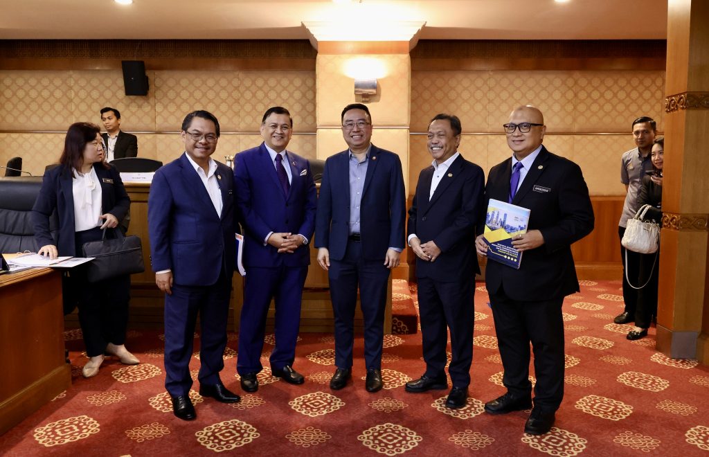 440888273 864511695704487 8686184695644950919 n