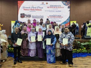 17 Warga MOSTI Ditauliahkan Sebagai Munsyi Muda Bahasa 1