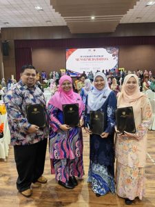 17 Warga MOSTI Ditauliahkan Sebagai Munsyi Muda Bahasa 2